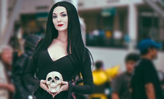 Mai kedvencünk: Morticia Addams
