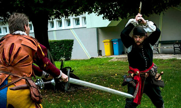Harc LARP fegyverekkel a Cosplay Farsangon