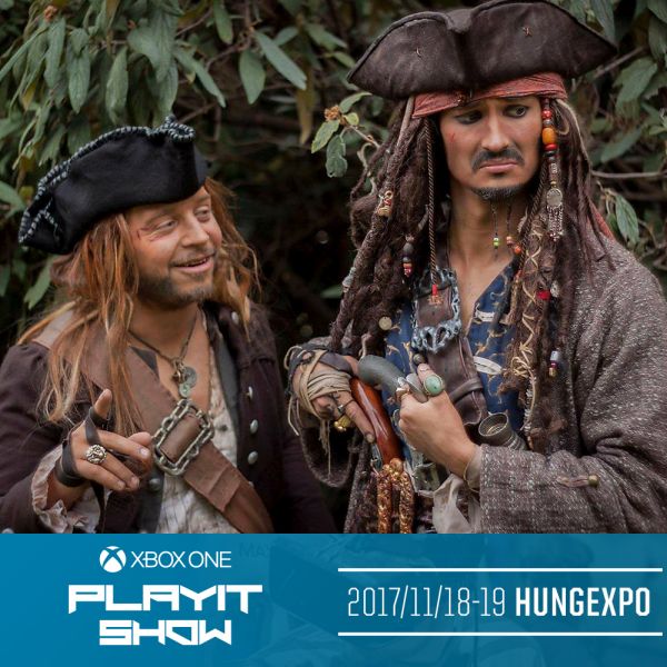 Az összes szárazföldi patkány szögezze szemét és fülét a Cosplay Falu színpadára! Harrr!
