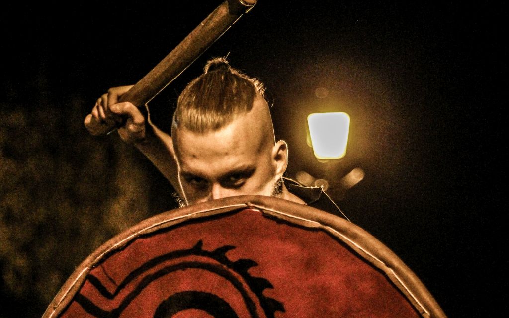 Photoshoot: Björn Ironside (Vikings – Glack)