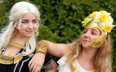 Photoshoot: Persephone & Hekate (Assassin’s Creed Odyssey: The Fate of Atlantis – We Don’t Know How To Cosplay)
